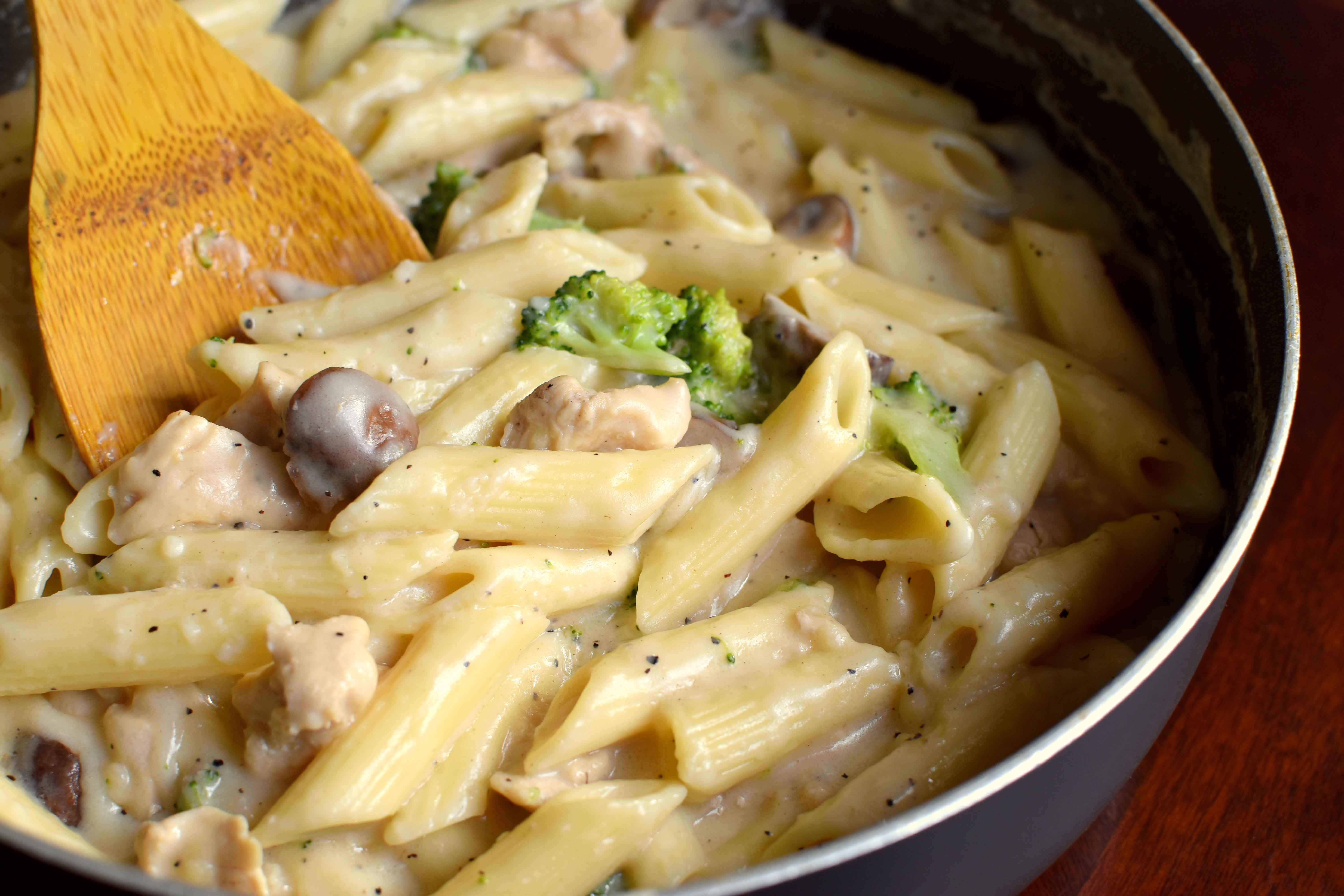 Chicken Pasta with White Sauce - Pepper Delight